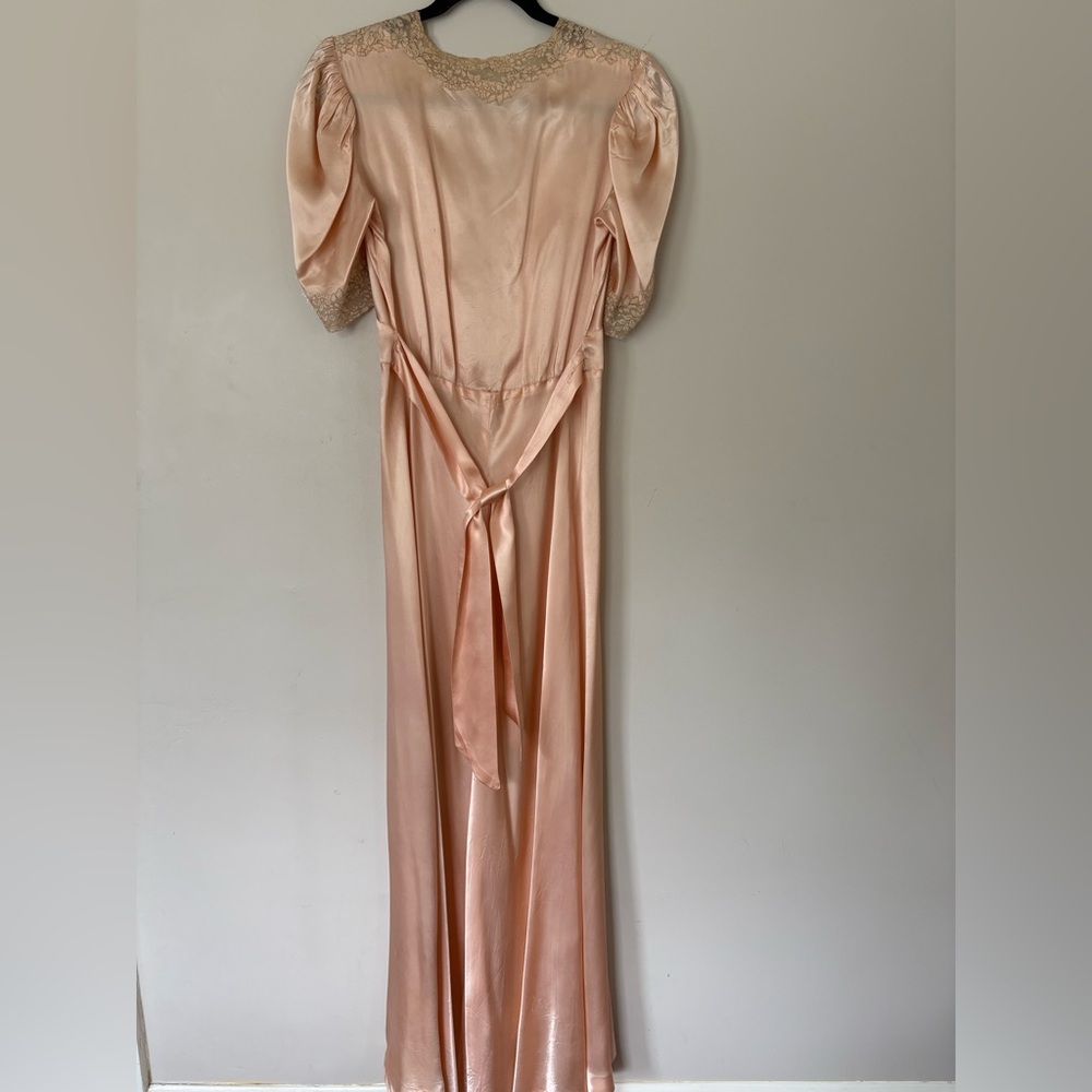Vintage Peach Satin Gown/Robe - Picture 3 of 8